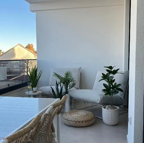 Modern Mediterranean Superior