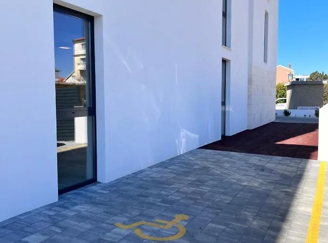 Modern Mediterranean Superior *