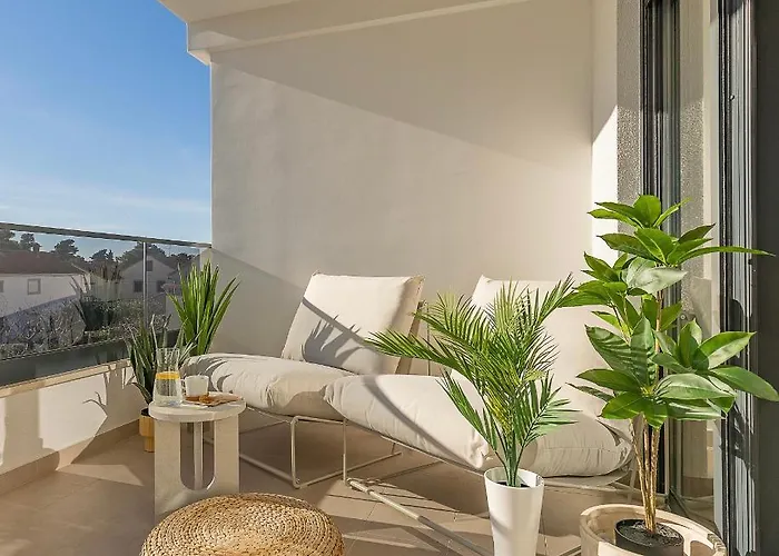 Modern Mediterranean Superior *